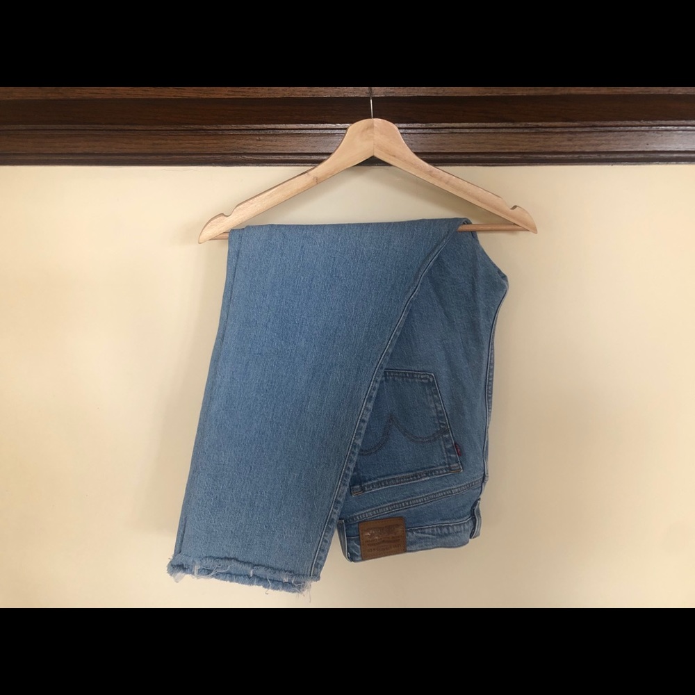 Levi’s wedgie straight jean, size 32